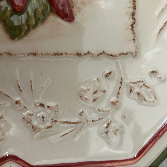 MWW Market ‘Embossed Christmas Flowers Plates Set of 4 - Picture 9 of 13